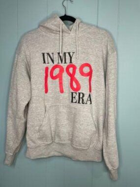 Gray‎ "In My 1989 Era" Graphic Hoodie Sweatshirt Size S